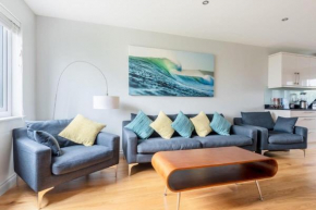 Modern House in St Agnes Parking & Garden